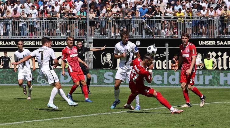 10.08.2024, Fussball, Herren, 2. Bundesliga, Saison 2024 2025, SV 07 Elversberg - 1. FC Köln, Manuel Feil (SV 07 Elversberg) Leart Pacarada (1. FC Köln) Elversberg Ursapharm-Arena an der Kaiserlinde Saarland Deutschland (DE)