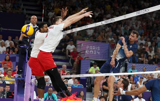 JEUX OLYMPIQUES PARIS 2024 PHOTOPQR VOIX DU NORD MATTHIEU BOTTE ; 10 08 2024 ; 10 08 2024. Paris. JO Paris 2024. Volley-ball. Finale France - Pologne. Patry. PHOTO MATTHIEU BOTTE (LA VOIX DU NORD, VDNPQR) - The Paris 2024 Summer Olympic Games, Olympische Spiele, Olympia, OS (Jul 26-Aug 11, 2024).