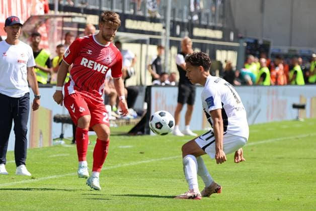 10.08.2024, Fussball, Herren, 2. Bundesliga, Saison 2024 2025, SV 07 Elversberg - 1. FC Köln, Frederik Schmahl (SV 07 Elversberg), Jan Thielmann (1. FC Koeln) Elversberg Ursapharm-Arena an der Kaiserlinde Saarland Deutschland (DE)
