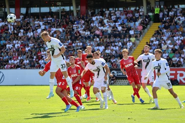 10.08.2024, Fussball, Herren, 2. Bundesliga, Saison 2024 2025, SV 07 Elversberg - 1. FC Köln, Maurice Neubauer (SV 07 Elversberg), Mohammad Mahmoud (SV 07 Elversberg), Luca Waldschmidt (1. FC Koeln), Timo Huebers (1. FC Koeln) Elversberg Ursapharm-Arena an der Kaiserlinde Saarland Deutschland (DE)