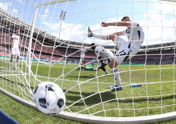 Sport Bilder des Tages 10.08.2024 - Fussball - Saison 2024 2025 - 2. Fussball - Bundesliga - 02. Spieltag: 1. FC Nürnberg FCN ( Club ) - FC Schalke 04 S04 ( Knappen ) - Sportfoto Zink DaMa - xdaxmax - DFL regulations prohibit any use of photographs as image sequences and or quasi-video - only for editorial use - Tor Treffer Torschuß zum 3:1 - Torschütze Rafael Lubach (18, 1. FC Nürnberg FCN ) gegen Justin Heekeren (28, FC Schalke 04 S04 ) Ibrahima Cisse (22, FC Schalke 04 S04 ) Adrian Gantenbein (17, FC Schalke 04 S04 )