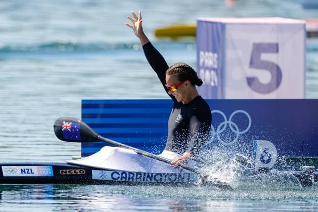 (240810) -- VAIRES-SUR-MARNE, Aug. 10, 2024 -- Lisa Carrington of New Zealand reacts after the women s kayak single 500m final of canoe sprint at the Paris 2024 Olympic Games, Olympische Spiele, Olympia, OS in Vaires-sur-Marne, France, on Aug. 10, 2024. ) (PARIS2024) FRANCE-VAIRES-SUR-MARNE-OLY-CANOE SPRINT ShenxBohan 