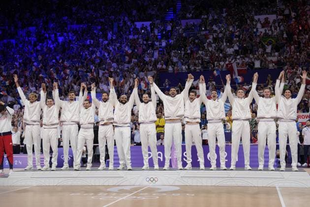Paris 2024 - France Wins Gold In Volleyball Gold medallists France s players celebrate on the podium during the award ceremony for the men s volleyball gold medal match between France and Poland during the Paris 2024 Olympic Games, Olympische Spiele, Olympia, OS at the South Paris Arena 1 in Paris, France on August 10, 2024. Photo by Nicolas Gouhier ABACAPRESS.COM Paris France  Copyright: xNicolasxGouhier ABACAx
