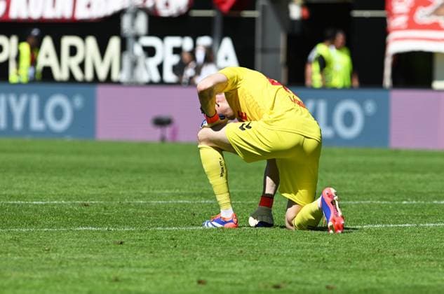 Fussball - 2. Bundesliga - Saison 2024 25 10.08.2024 Ursapharm-Arena SV Elversberg (elv) - 1. FC Köln (k) 2:2 Torwart Jonas URBIG (1. FC Köln) nach Spielende Fussball - 2. Bundesliga - SV Elversberg
