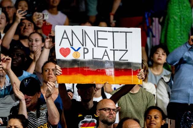 Sport Themen der Woche KW32 Annett KAUFMANN Fans beim Spiel um Platz 3 FRA, Olympische Spiele Paris 2024, Tischtennis, Team Frauen, 10.08.2024 Eibner Pressefoto Benjamin Lau FRA, Olympische Spiele Paris 2024, Tischtennis, Team Frauen, 10.08.2024 Paris *** Annett KAUFMANN Fans at the match for third place FRA, Olympic Games Paris 2024, Table Tennis, Womens Team, 10 08 2024 Eibner Pressefoto Benjamin Lau FRA, Olympic Games Paris 2024, Table Tennis, Womens Team, 10 08 2024 Paris Copyright: xEibnerxPressefoto BenjaminxLaux EP_BLU