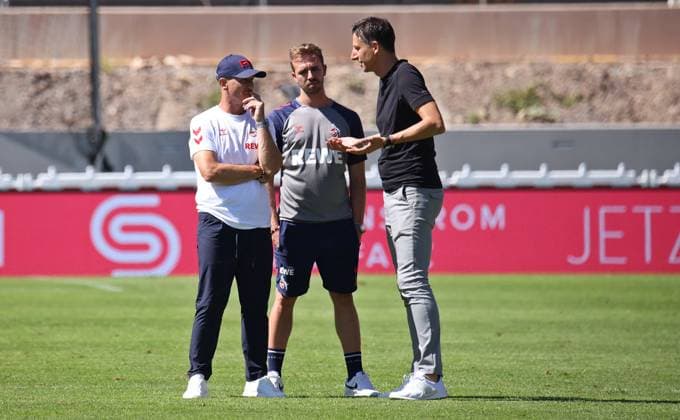 10.08.2024, Fussball, Herren, 2. Bundesliga, Saison 2024 2025, SV 07 Elversberg - 1. FC Köln, Trainer Gerhard Struber (1. FC Köln), Co-Trainer Bernd Eibler (1. FC Köln) und Geschäftsführer Dr. Christian Keller (1. FC Köln) nach dem Spiel Elversberg Ursapharm-Arena an der Kaiserlinde Saarland Deutschland (DE)