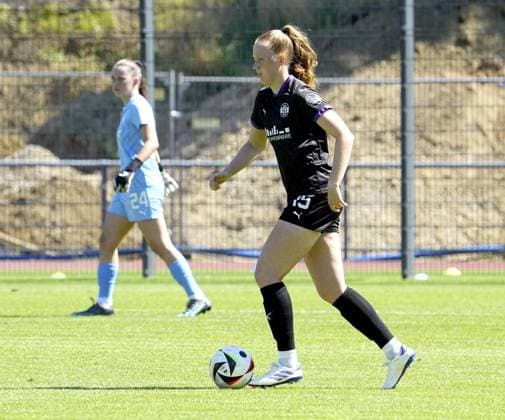 Frauenfussball in Essen ** NUR FÜR REDAKTIONELLE ZWECKE ** EDITORIAL USE ONLY **<p>Laura Pucks von der SGS Essen vorm Spiel gegen den 1. FC Union Berlin. Das Freundschaftsspiel SGS Essen gegen 1. FC Union Berlin endete am 10.08. 2024 mit 2:3 auf der Helmut-Rahn-Sportanlage Raumerstraße 57. Michael Gohl FUNKE Foto Services< p> Deutschland Nordrhein-Westfalen Essen Copyright: MichaelxGohl