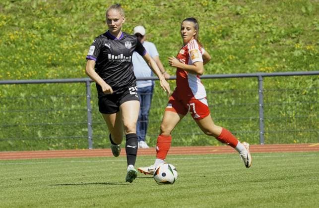 Frauenfussball in Essen ** NUR FÜR REDAKTIONELLE ZWECKE ** EDITORIAL USE ONLY **<p>Annika Enderle von der SGS Essen vorm Spiel gegen den 1. FC Union Berlin. Das Freundschaftsspiel SGS Essen gegen 1. FC Union Berlin endete am 10.08. 2024 mit 2:3 auf der Helmut-Rahn-Sportanlage Raumerstraße 57. Michael Gohl FUNKE Foto Services< p> Deutschland Nordrhein-Westfalen Essen Copyright: MichaelxGohl