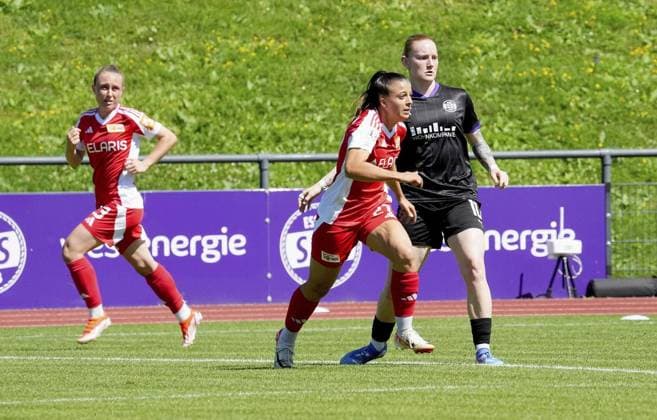 Frauenfussball in Essen ** NUR FÜR REDAKTIONELLE ZWECKE ** EDITORIAL USE ONLY **<p>Natasha Kowalski von der SGS Essen vorm Spiel gegen Korina Lara Janez vom 1. FC Union Berlin. Das Freundschaftsspiel SGS Essen gegen 1. FC Union Berlin endete am 10.08. 2024 mit 2:3 auf der Helmut-Rahn-Sportanlage Raumerstraße 57. Michael Gohl FUNKE Foto Services< p> Deutschland Nordrhein-Westfalen Essen Copyright: MichaelxGohl