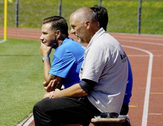Frauenfussball in Essen ** NUR FÜR REDAKTIONELLE ZWECKE ** EDITORIAL USE ONLY **<p>Trainer Markus Högner von der SGS Essen im Spiel gegen den 1. FC Union Berlin. Das Freundschaftsspiel SGS Essen gegen 1. FC Union Berlin endete am 10.08. 2024 mit 2:3 auf der Helmut-Rahn-Sportanlage Raumerstraße 57. Michael Gohl FUNKE Foto Services< p> Deutschland Nordrhein-Westfalen Essen Copyright: MichaelxGohl