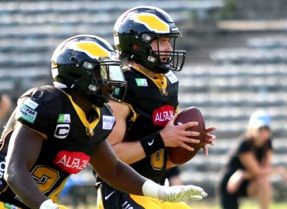 American Football GFL Berlin Adler - Potsdam Royals 10.08.2024 v. l. 24 Chrisman Kyei und 8 Hendrik Scharnbacher (Berlin Adler) Copyright: xmix1pressx