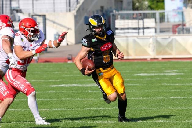 Hendrik Scharnbacher (Berlin Adler, 08) trägte den Ball, Berlin Adler vs Potsdam Royals, American Football, GFL, 2024, Saison, 10.08.2024, Berlin Berlin Land Copyright: xFootxBowl ThomasxSobotzkix
