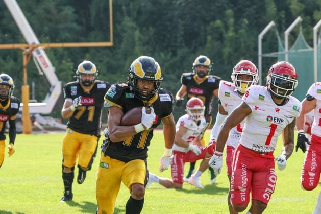 Maylan Bacher (Berlin Adler, 11)trägt den Ball, Berlin Adler vs Potsdam Royals, American Football, GFL, 2024, Saison, 10.08.2024, Berlin Berlin Land Copyright: xFootxBowl ThomasxSobotzkix