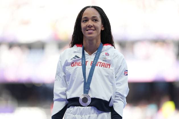 Katarina Johnson-Thompson of Great Britain (Women s Heptathlon) receives her silver medal Paris 2024 Olympic Games, Olympische Spiele, Olympia, OS Day Fifteen, Paris, France - 10 Aug 2024  Copyright: xDavexWinter Shutterstockx 14623000cm