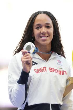 Katarina Johnson-Thompson of Great Britain (Women s Heptathlon) receives her silver medal Paris 2024 Olympic Games, Olympische Spiele, Olympia, OS Day Fifteen, Paris, France - 10 Aug 2024  Copyright: xDavexWinter Shutterstockx 14623000cn