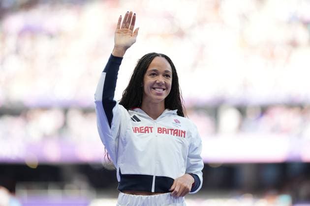Katarina Johnson-Thompson of Great Britain (Women s Heptathlon) steps up to receive her silver medal Paris 2024 Olympic Games, Olympische Spiele, Olympia, OS Day Fifteen, Paris, France - 10 Aug 2024  Copyright: xDavexWinter Shutterstockx 14623000dd