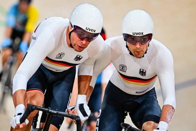Theo REINHARDT, Roger KLUGE Madison (Deutschland) Bahnradsport Olympia 2024 Paris Theo REINHARDT, Roger KLUGE Madison (Deutschland) Bahnradsport Wettbewerb Track cycling, Rad, Radsport, Bahnrad, Bahn der Olympischen Sommerspiele in Paris (Velodrom National Saint-Quentin-en-Yvelines) am 10. August 2024