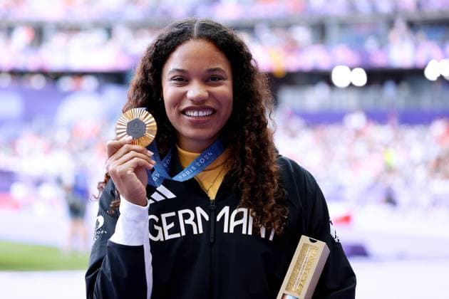 OGUNLEYE Yemisi Team GER Olympiasiegerin 9.Tag Leichtathletik Kugelstossen Siegerehrung Paris Olympische Spiele 2024 10. 08. 2024 Paris Copyright: xLacixPerenyix
