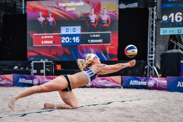 Beachvolleyball Frauen Allianz German Beach Tour 2024 Tourstop Kühlungsborn 10.08.2024 Anna Behlen springt zum Ball Kühlungsborn Strand an der Seebrücke Mecklenburg-Vorpommern Deutschland