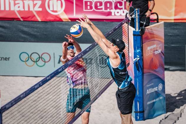 Beachvolleyball Männer Allianz German Beach Tour 2024 Tourstop Kühlungsborn 10.08.2024 v.l. Manuel Harms gegen Robin Sowa Kühlungsborn Strand an der Seebrücke Mecklenburg-Vorpommern Deutschland