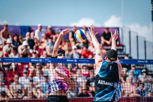 Beachvolleyball Männer Allianz German Beach Tour 2024 Tourstop Kühlungsborn 10.08.2024 v.l. Paul Henning gegen Philipp Huster Kühlungsborn Strand an der Seebrücke Mecklenburg-Vorpommern Deutschland
