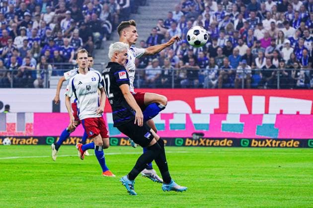 Marten Winkler (Hertha BSC, 22), Miro Muheim (Hamburger SV, 28) GER, Hamburger SV vs. Hertha BSC, Fussball, 2. Bundesliga, Spieltag 2, Saison 2024 2025, 10.08.2024 DFL REGULATIONS PROHIBIT ANY USE OF PHOTOGRAPHS AS IMAGE SEQUENCES AND OR QUASI-VIDEO GER, Hamburger SV vs. Hertha BSC, Fussball, 2. Bundesliga, Spieltag 2, Saison 2024 2025, 10.08.2024 Hamburg