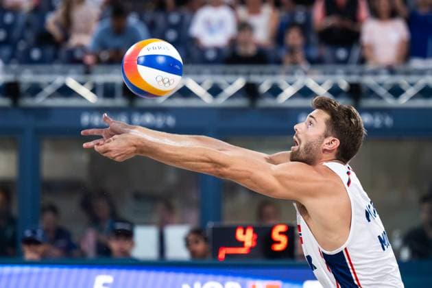 240810 Anders Mol of Norway in the men s bronze medal Beach volleyball, Beachvolleyball match between Qatar and Norway during day 15 of the Paris 2024 Olympic Games, Olympische Spiele, Olympia, OS on August 10, 2024 in Paris. Photo: Ludvig Thunman BILDBYRAN kod LT LT0670 beachvolleyboll beach volleyball sandvolleyball olympic games olympics os ol olympiska spel olympiske leker paris 2024 paris-os paris-ol 15 bbeng norge qatar norway bronsmatch bronze medal game Copyright: LUDVIGxTHUNMAN BB240810LT136