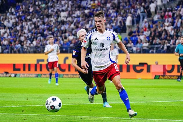 Miro Muheim (Hamburger SV, 28) GER, Hamburger SV vs. Hertha BSC, Fussball, 2. Bundesliga, Spieltag 2, Saison 2024 2025, 10.08.2024 DFL REGULATIONS PROHIBIT ANY USE OF PHOTOGRAPHS AS IMAGE SEQUENCES AND OR QUASI-VIDEO GER, Hamburger SV vs. Hertha BSC, Fussball, 2. Bundesliga, Spieltag 2, Saison 2024 2025, 10.08.2024 Hamburg