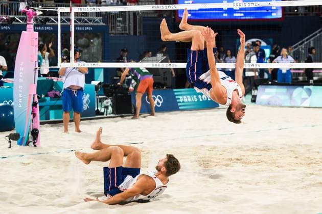 240810 Anders Mol and Christian Sorum of Norway celebrate after the men s bronze medal Beach volleyball, Beachvolleyball match between Qatar and Norway during day 15 of the Paris 2024 Olympic Games, Olympische Spiele, Olympia, OS on August 10, 2024 in Paris. Photo: Ludvig Thunman BILDBYRAN kod LT LT0670 beachvolleyboll beach volleyball sandvolleyball olympic games olympics os ol olympiska spel olympiske leker paris 2024 paris-os paris-ol 15 bbeng norge qatar norway bronsmatch bronze medal game jubel Copyright: LUDVIGxTHUNMAN BB240810LT140