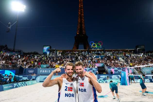 240810 Anders Mol and Christian Sorum of Norway celebrate after the men s bronze medal Beach volleyball, Beachvolleyball match between Qatar and Norway during day 15 of the Paris 2024 Olympic Games, Olympische Spiele, Olympia, OS on August 10, 2024 in Paris. Photo: Ludvig Thunman BILDBYRAN kod LT LT0670 beachvolleyboll beach volleyball sandvolleyball olympic games olympics os ol olympiska spel olympiske leker paris 2024 paris-os paris-ol 15 bbeng norge qatar norway bronsmatch bronze medal game jubel Copyright: LUDVIGxTHUNMAN BB240810LT141