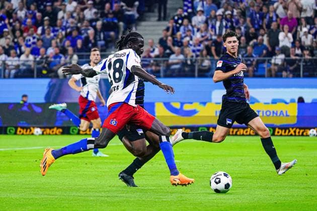 Torschuss Torchance Bakery Jatta (Hamburger SV, 18) GER, Hamburger SV vs. Hertha BSC, Fussball, 2. Bundesliga, Spieltag 2, Saison 2024 2025, 10.08.2024 DFL REGULATIONS PROHIBIT ANY USE OF PHOTOGRAPHS AS IMAGE SEQUENCES AND OR QUASI-VIDEO GER, Hamburger SV vs. Hertha BSC, Fussball, 2. Bundesliga, Spieltag 2, Saison 2024 2025, 10.08.2024 Hamburg