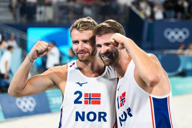 240810 Anders Mol and Christian Sorum of Norway celebrate after the men s bronze medal Beach volleyball, Beachvolleyball match between Qatar and Norway during day 15 of the Paris 2024 Olympic Games, Olympische Spiele, Olympia, OS on August 10, 2024 in Paris. Photo: Ludvig Thunman BILDBYRAN kod LT LT0670 beachvolleyboll beach volleyball sandvolleyball olympic games olympics os ol olympiska spel olympiske leker paris 2024 paris-os paris-ol 15 bbeng norge qatar norway bronsmatch bronze medal game jubel Copyright: LUDVIGxTHUNMAN BB240810LT149
