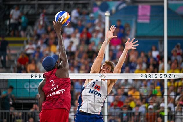 Olympische Spiele Beach volleyball, Beachvolleyball ; Paris 10.08.2024 Beach Volleyball, Spiel um Platz 3, QAT_NOR; Ahmed Tijan, and Anders Mol im Block, Copyright: xBEAUTIFULxSPORTS TomxBlochx