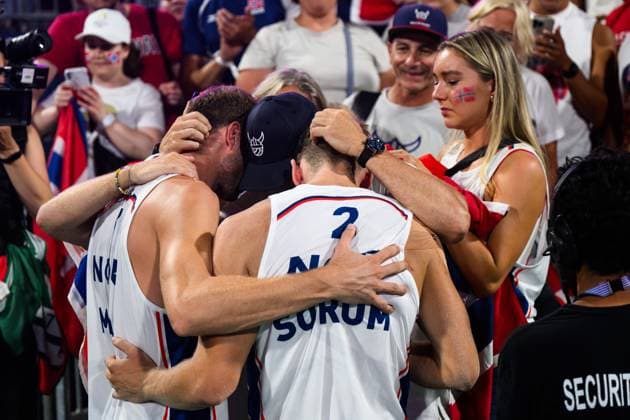 240810 Anders Mol and Christian Sorum of Norway celebrate after the men s bronze medal Beach volleyball, Beachvolleyball match between Qatar and Norway during day 15 of the Paris 2024 Olympic Games, Olympische Spiele, Olympia, OS on August 10, 2024 in Paris. Photo: Ludvig Thunman BILDBYRAN kod LT LT0670 beachvolleyboll beach volleyball sandvolleyball olympic games olympics os ol olympiska spel olympiske leker paris 2024 paris-os paris-ol 15 bbeng norge qatar norway bronsmatch bronze medal game jubel Copyright: LUDVIGxTHUNMAN BB240810LT151