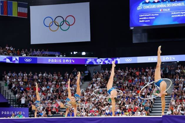 Italy team group, Mannschaftsbild, Totale (ITA), AUGUST 10, 2024 - Rhythmic gymnastics, Rhythmische Sportgymnastik, RSG : Group All-Around Final during the Paris 2024 Olympic Games, Olympische Spiele, Olympia, OS at Porte de La Chapelle Arena in Paris, France.  (262886988)