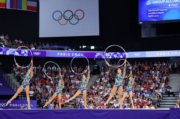 Italy team group, Mannschaftsbild, Totale (ITA), AUGUST 10, 2024 - Rhythmic gymnastics, Rhythmische Sportgymnastik, RSG : Group All-Around Final during the Paris 2024 Olympic Games, Olympische Spiele, Olympia, OS at Porte de La Chapelle Arena in Paris, France.  (262886991)