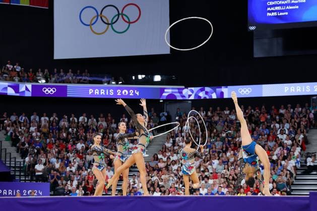 Italy team group, Mannschaftsbild, Totale (ITA), AUGUST 10, 2024 - Rhythmic gymnastics, Rhythmische Sportgymnastik, RSG : Group All-Around Final during the Paris 2024 Olympic Games, Olympische Spiele, Olympia, OS at Porte de La Chapelle Arena in Paris, France.  (262886997)