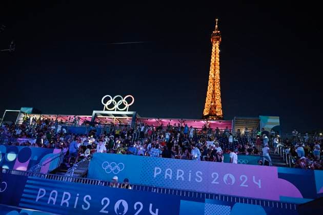 PARIS, FRANKRIKE 20240810 Eiffel Tower - Centre Court inför att Sveriges Jonatan Hellvig och David Ahman möter Tysklands Clemens Wickler och Nils Ehlers i herrarnas final i beachvolleyboll under sommar-OS i Paris.