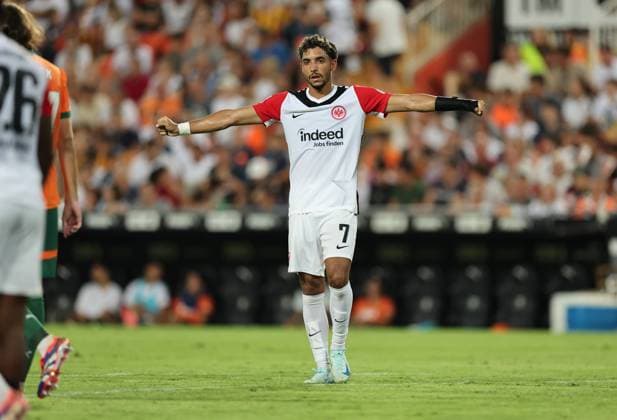 10.08.2024, Fussball Testspiel, Trofeu Taronja, Valencia CF - Eintracht Frankfurt, v.l., Omar Marmoush (Eintracht Frankfurt) jubelt über das 2:2 von Junior Dina Ebimbe (Eintracht Frankfurt) DFL DFB REGULATIONS PROHIBIT ANY USE OF PHOTOGRAPHS AS IMAGE SEQUENCES AND OR QUASI-VIDEO. xdcx Copyright: HMBxMedia