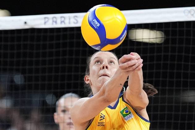 (240810) -- PARIS, Aug. 10, 2024 -- Macris Fernanda Silva Carneiro of Brazil competes during volleyball women s bronze medal match between Brazil and T¨¹rkiye at Paris 2024 Olympic Games, Olympische Spiele, Olympia, OS in Paris, France, on Aug. 10, 2024. ) (PARIS2024) FRANCE-PARIS-OLY-VOLLEYBALL JuxHuanzong 