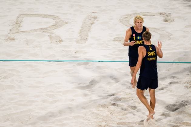 240810 David Ahman and Jonatan Hellvig of Sweden in men s Beach volleyball, Beachvolleyball final between Sweden and Germany during day 15 of the Paris 2024 Olympic Games, Olympische Spiele, Olympia, OS on August 10, 2024 in Paris. Photo: Joel Marklund BILDBYRAN kod JM LT0671 beachvolleyboll beach volleyball sandvolleyball olympic games olympics os ol olympiska spel olympiske leker paris 2024 paris-os paris-ol 15 bbeng final os-final olympic final Copyright: JOELxMARKLUND BB240810JM064