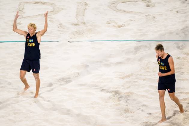 240810 David Ahman and Jonatan Hellvig of Sweden celebrate in men s Beach volleyball, Beachvolleyball final between Sweden and Germany during day 15 of the Paris 2024 Olympic Games, Olympische Spiele, Olympia, OS on August 10, 2024 in Paris. Photo: Joel Marklund BILDBYRAN kod JM LT0671 beachvolleyboll beach volleyball sandvolleyball olympic games olympics os ol olympiska spel olympiske leker paris 2024 paris-os paris-ol 15 bbeng final os-final olympic final jubel Copyright: JOELxMARKLUND BB240810JM079