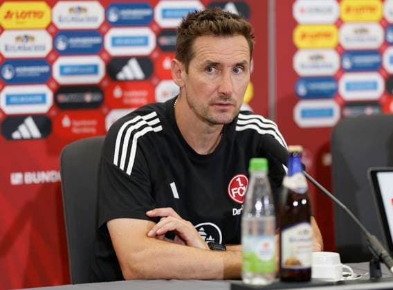 Trainer Miroslav Klose (1.FC Nuernberg) bei der PK. 10.08.2024, Fussball, 2. Bundesliga, 2. Spieltag, 1. FC Nuernberg - FC Schalke 04, GER, Nuernberg, Max-Morlock-Stadion, DFL REGULATIONS PROHIBIT ANY USE OF PHOTOGRAPHS AS IMAGE SEQUENCES AND OR QUASI-VIDEO.