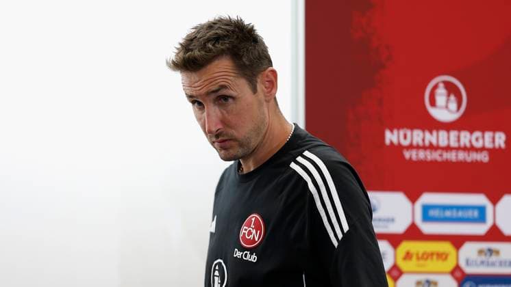 Trainer Miroslav Klose (1.FC Nuernberg) bei der PK. 10.08.2024, Fussball, 2. Bundesliga, 2. Spieltag, 1. FC Nuernberg - FC Schalke 04, GER, Nuernberg, Max-Morlock-Stadion, DFL REGULATIONS PROHIBIT ANY USE OF PHOTOGRAPHS AS IMAGE SEQUENCES AND OR QUASI-VIDEO.