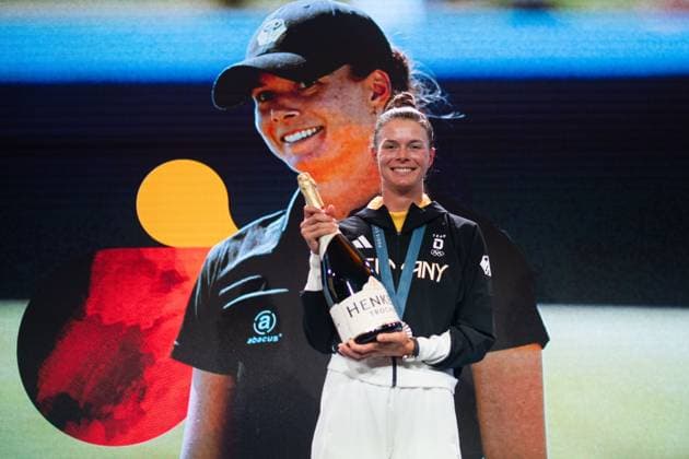 HENSELEIT Esther (Deutschland) jubelt ueber Platz 2 und Silber, Golf Frauen, FRA, Olympische Spiele Paris 2024, Feier im Deutschen Haus, 10.08.2024 FRA, Olympische Spiele Paris 2024, Feier im Deutschen Haus, 10.08.2024 Paris Copyright: xEibner-Pressefoto Memmlerx EP_MMR
