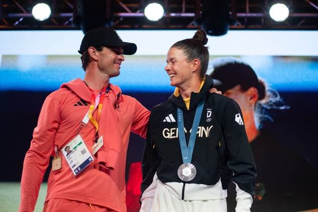 HENSELEIT Esther (Deutschland) jubelt ueber Platz 2 und Silber, Golf Frauen, FRA, Olympische Spiele Paris 2024, Feier im Deutschen Haus, 10.08.2024 FRA, Olympische Spiele Paris 2024, Feier im Deutschen Haus, 10.08.2024 Paris Copyright: xEibner-Pressefoto Memmlerx EP_MMR