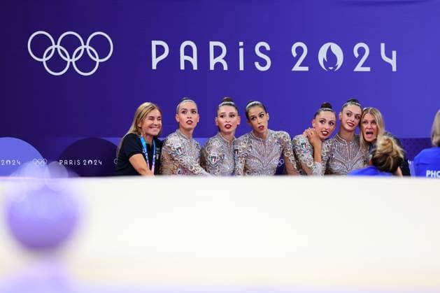 Italy team group, Mannschaftsbild, Totale (ITA), AUGUST 10, 2024 - Rhythmic gymnastics, Rhythmische Sportgymnastik, RSG : Group All-Around Final during the Paris 2024 Olympic Games, Olympische Spiele, Olympia, OS at Porte de La Chapelle Arena in Paris, France.  (262920529)