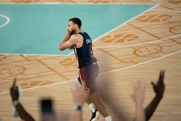 Paris 2024 - The men s Gold Medal basketball between France and USA Stephen Curry celebrates his victory after the men s Gold Medal basketball match between France and USA during the Paris 2024 Olympic Games, Olympische Spiele, Olympia, OS at the Bercy Arena in Paris on August 10, 2024. Photo by Eliot Blondet ABACAPRESS.COM Paris France  Copyright: xBlondetxEliot ABACAx