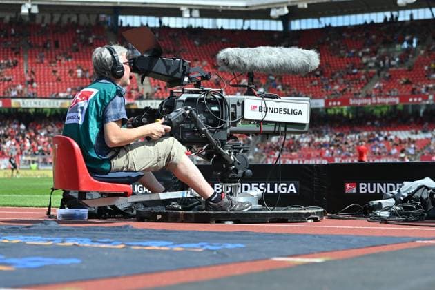 Themenfoto:Fernsehrechte,Fernsehuebertragung,Kamera,Kameramann,Fernsehamera,Uebertragungsrechte, Fussball 2.Bundesliga 1.FC Nuernberg - FC Schalke 04 3-1 2.Spieltag am 10.08.2024 Max Morlock Stadion Nuernberg, Saison 2024 25.
