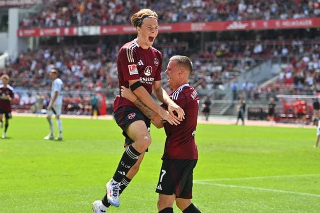Torjubel Caspar JANDER (1.FC Nuernberg) nach Tor zum 1-1 mit Florian PICK (1.FC Nuernberg), Jubel,Freude,Begeisterung, Aktion. Fussball 2.Bundesliga 1.FC Nuernberg - FC Schalke 04 3-1 2.Spieltag am 10.08.2024 Max Morlock Stadion Nuernberg, Saison 2024 25.